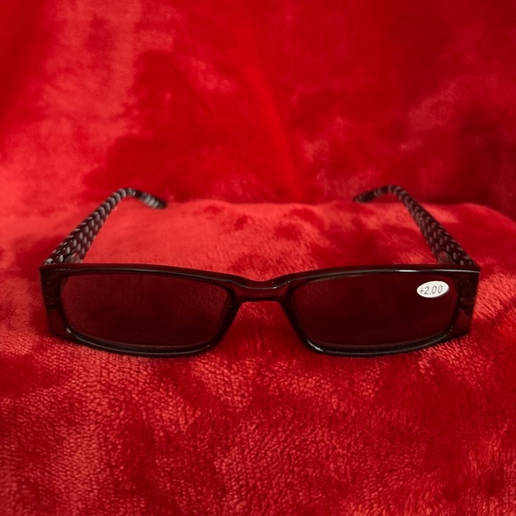 (3) Pairs of Readers + (1) Pair Reader Sunglasses +2.0 - Picture 3 of 16